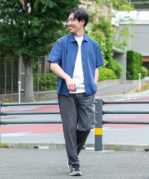 ITEMS URBANRESEARCH(アイテムズ アーバンリサーチ)の「シルキーナイロン 多機能 タックパンツ(その他パンツ・メンズ・CHA/BLK/NVY・M/L)」の16枚目の写真