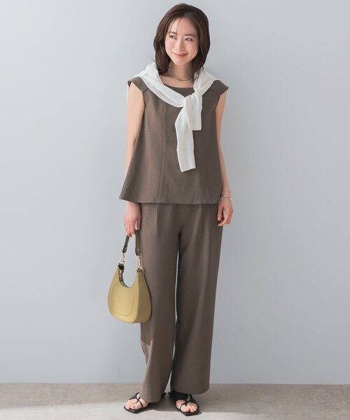 URBAN RESEARCH ROSSO(アーバンリサーチロッソ)の「『UR TECH DRYLUXE』F by ROSSO フレンチブラウス+ワイドパンツ(セットアップ・レディース・MOCHA/BEIGE/BLACK・36/38)」の4枚目の写真