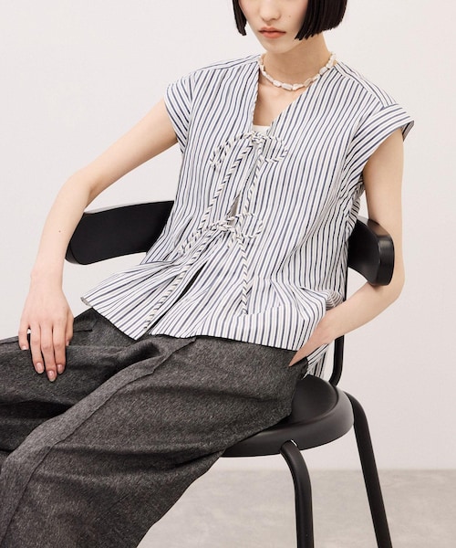 ADAM ET ROPE'（アダムエロペ）の「【定番】タックフレアジレブラウス（シャツ/ブラウス・レディース・ホワイト/ベージュ系/ネイビー系/ブラック・F）」の17枚目の写真