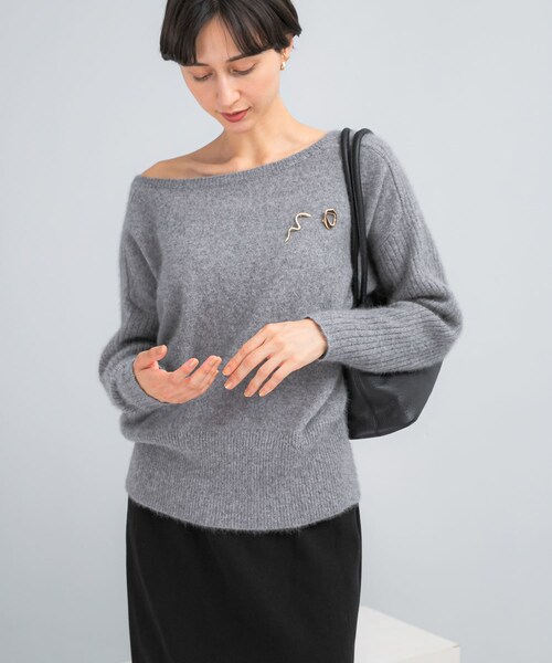 URBAN RESEARCH ROSSO（アーバンリサーチロッソ）の「エアリーニット2WAYネックプルオーバー（ニット/セーター・レディース・GRAY/BEIGE・Free）」の4枚目の写真