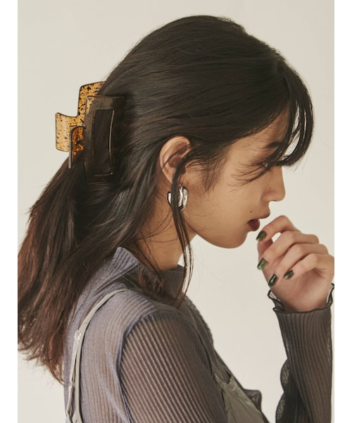 EMODA（エモダ）の「【HOLIDAY】タンクワイドバレッタ（バレッタ/ヘアクリップ・レディース・ブラウン/ブラック/クリア・F）」の7枚目の写真