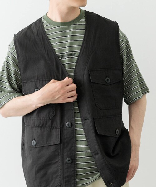 ITEMS URBANRESEARCH（アイテムズ アーバンリサーチ）の「マルチポケットVネックベスト（ベスト・メンズ・BLK/IVO/BEG・M/L）」の2枚目の写真