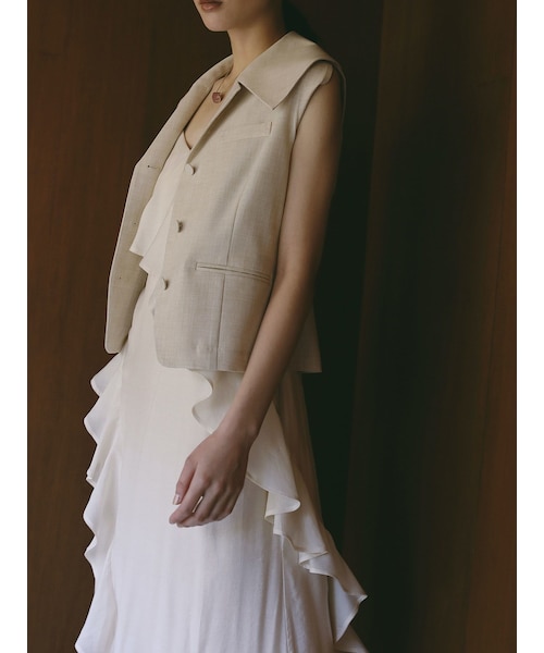 LAGUNAMOON（ラグナムーン）の「ワイドカラーベスト（ベスト・レディース・アイボリー/ブラウン・F）」の2枚目の写真