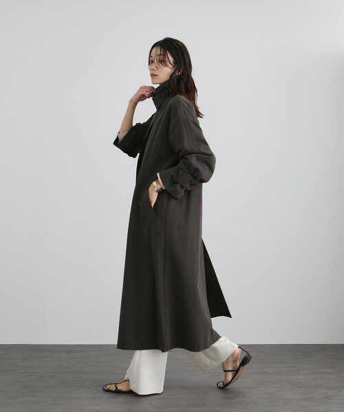 ADAM ET ROPE'（アダムエロペ）の「【WEB限定】エフォートレスステンカラーコート（トレンチコート・レディース・チャコール/ベージュ・F）」の8枚目の写真