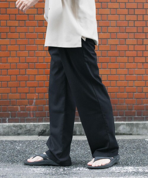 ITEMS URBANRESEARCH(アイテムズ アーバンリサーチ)の「リネンレーヨン ウエストイージー トラウザー(その他パンツ・メンズ・OFF WHITE/BLACK/MOCHA/D.BLUE・M/L)」の14枚目の写真