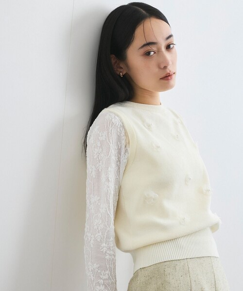 VIS（ビス）の「フラワーモチーフニットベスト（ベスト・レディース・ブラック/ライトグレー/オフホワイト・F）」の10枚目の写真