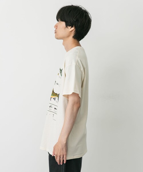 URBAN RESEARCH DOORS(アーバンリサーチドアーズ)の「LIBERTY GRAPHICS Trout & Flies(Tシャツ/カットソー・メンズ・NATURAL・L/XL)」の4枚目の写真