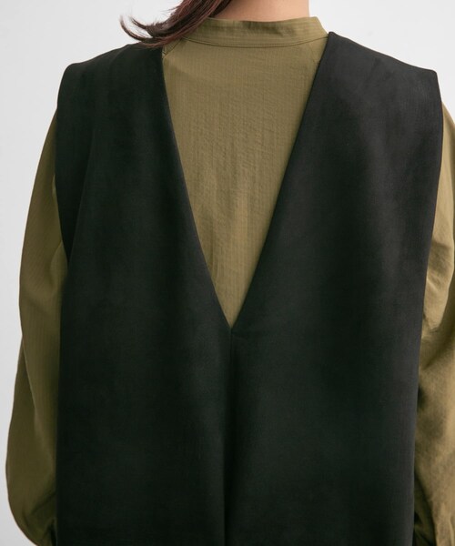 KBF(ケイビーエフ)の「ショルダータックスエードサロペット(サロペット/オーバーオール・レディース・BEIGE/BLACK・36/38)」の13枚目の写真
