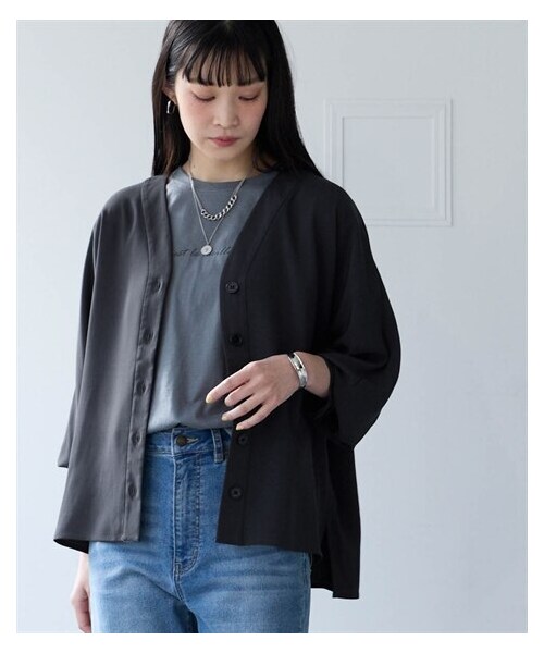 nissen（ニッセン）の「【しわシャキ】裾スリットシャツカーディガン（防しわ・形態安定・接触冷感・UVカット）＜大きいサイズ有＞（カーディガン/ボレロ・レディース・ラテホワイト/チャコール/モカブラウン/サンドベージュ★26秋新色・S/M/L/LL/3L/4L/5L/6L/8L/10L）」の16枚目の写真