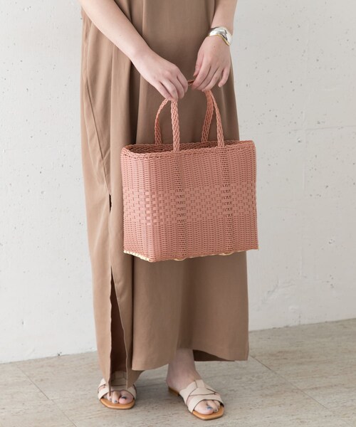 URBAN RESEARCH ROSSO（アーバンリサーチロッソ）の「PALOROSA　LACE SMALL TOTE（かごバッグ・レディース・24 PALM/02 BLACK/26 CARAMEL/29 ROSE・-）」の4枚目の写真