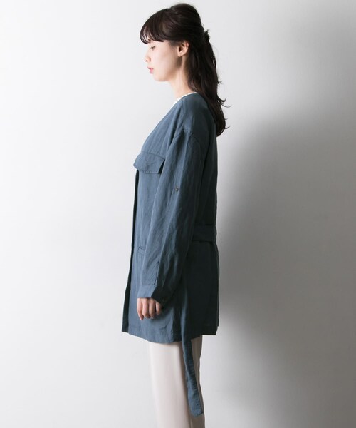 URBAN RESEARCH（アーバンリサーチ）の「LI/RYノーカラーサファリジャケット∴（ミリタリージャケット・レディース・BEIGE/NAVY・FREE）」の21枚目の写真