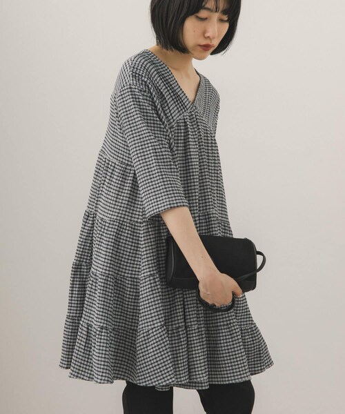 KBF（ケイビーエフ）の「ボリュームティアードミニワンピース（チュニック・レディース・CCL×BLUE/NAVY×BRN・One）」の4枚目の写真