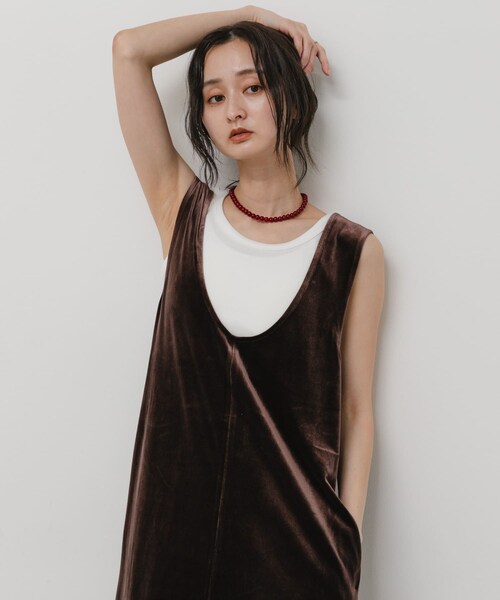SENSE OF PLACE by URBAN RESEARCH(センスオブプレイスバイアーバンリサーチ)の「Uネックベロアワンピース(ワンピース・レディース・BLACK/BROWN・One/COMPACT)」の17枚目の写真