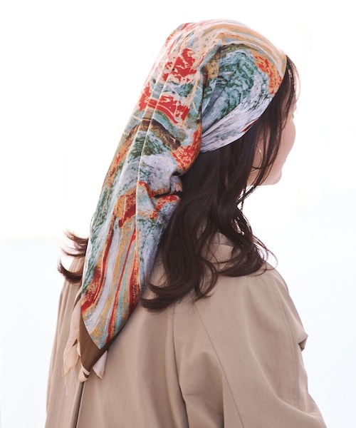 VIS（ビス）の「アソート柄スカーフ 90cm（バンダナ/スカーフ・レディース・ベージュ系/ネイビー系・F）」の6枚目の写真