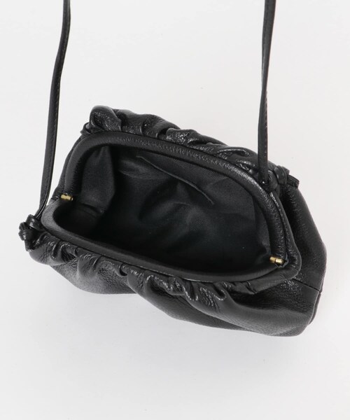 URBAN RESEARCH(アーバンリサーチ)の「レザーショルダーバッグ(ショルダーバッグ・レディース・BLACK/BROWN/SILVER・-)」の13枚目の写真