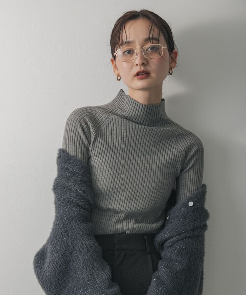 SENSE OF PLACE by URBAN RESEARCH（センスオブプレイスバイアーバンリサーチ）の「『一部WEB限定カラー』『毛玉防止』ストレッチリブハイネックセーター（ニット/セーター・レディース・IVORY/BLACK/RED/GRAY/MOCHA/MUSTARD/GREEN/ORANGE/BLUE/BORDEAUX・COMPACT/one）」の3枚目の写真