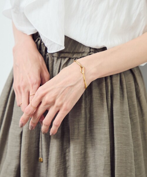 ROPE' PICNIC（ロペピクニック）の「ステンレスデザインバングル（バングル/リストバンド・レディース・ゴールド/ゴールド系/シルバー/シルバー系・F）」の6枚目の写真