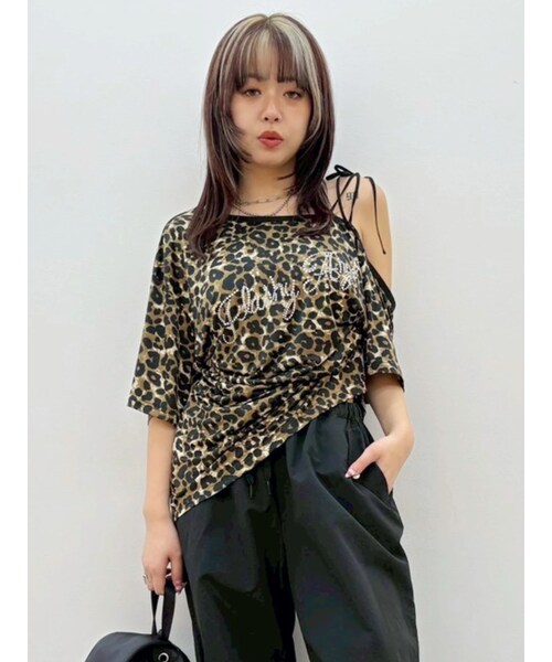 EVRIS（エヴリス）の「ラインストーンワンショルグラフィックトップス（Tシャツ/カットソー・レディース・ブラック/ブラウン/カーキ・F）」の18枚目の写真