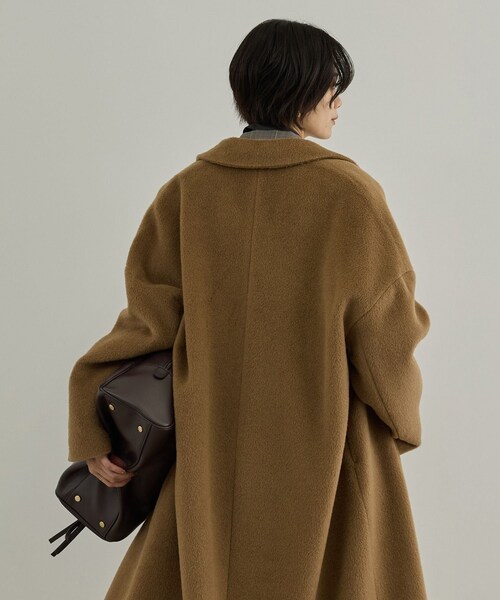 ADAM ET ROPE'(アダムエロペ)の「MTR アルパカシャギーロングコート / 軽量(チェスターコート・レディース・チャコール/キャメル・F)」の10枚目の写真