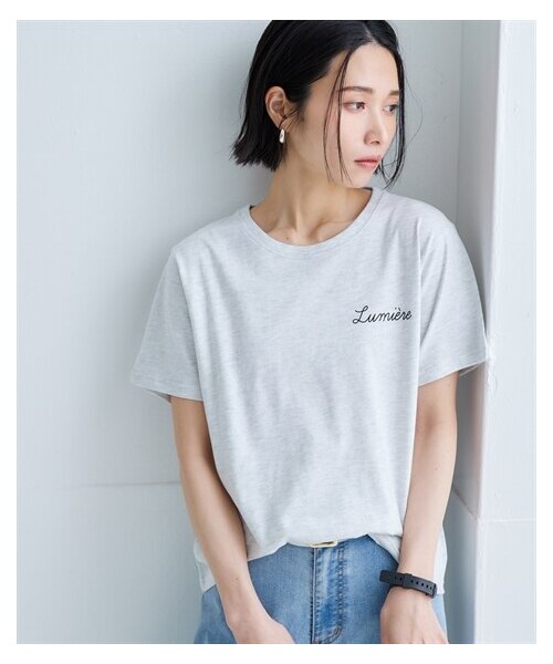 nissen（ニッセン）の「【接触冷感・UVカット】綿１００％ワンポイントTシャツ（Tシャツ/カットソー・レディース・チャコール/アイス杢/ベージュ/オフホワイト/ミント/チャコールグレー(胸筆記ロゴ)/ベージュ(胸筆記ロゴ)/モカ(胸筆記ロゴ)/オフホワイト(中心筆記ロゴ)/ベージュ(中心フレンチロゴ)/チャコールグレー(胸大人ロゴ)・S/M/L/LL/3L/4L/5L/6L/8L/10L）」の4枚目の写真