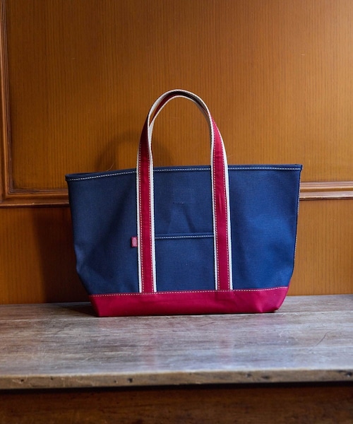 ADAM ET ROPE'（アダムエロペ）の「【BONCOURA/ボンクラ】キャンパストート（トートバッグ・メンズ・ネイビー/レッド・F）」の11枚目の写真