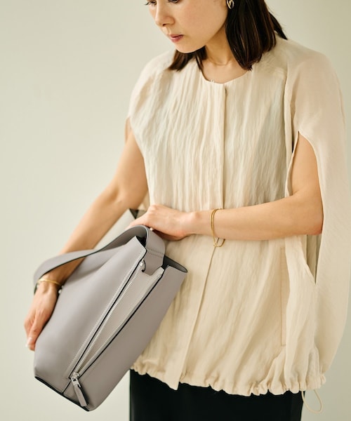 ROPE'(ロペ)の「【E'POR】Y BAG Shoulder Medium【軽量】(ショルダーバッグ・レディース・ライトグレー/キナリ・F)」の2枚目の写真