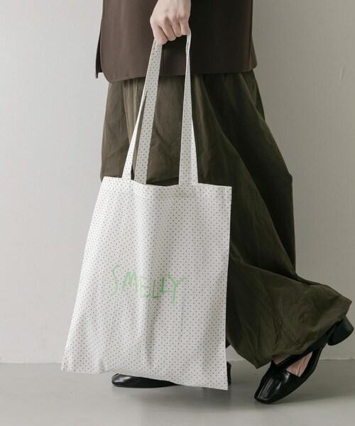 SMELLY（スメリー）の「プリントトートバッグM（トートバッグ・レディース・BLU.CHECK/YEL.CHECK/DOT/FLOWER/EMBROIDERY・M）」の5枚目の写真