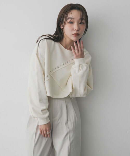 SENSE OF PLACE by URBAN RESEARCH（センスオブプレイスバイアーバンリサーチ）の「スタッズピグメントカットトップ（スウェット・レディース・CHARCOAL/IVORY/BROWN・One）」の4枚目の写真