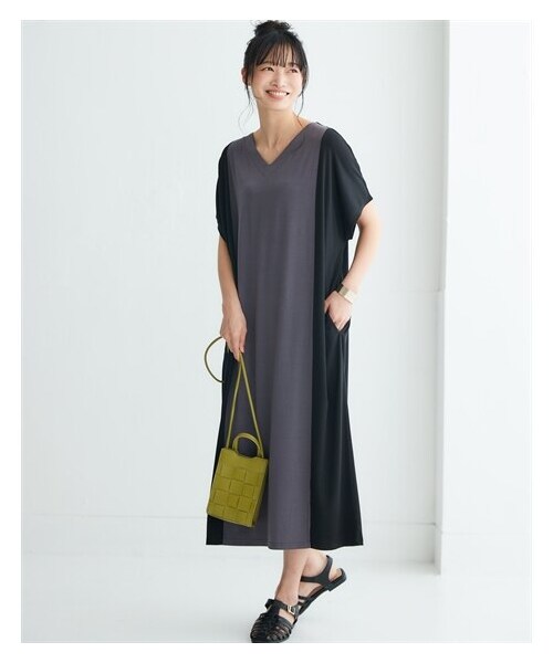 nissen（ニッセン）の「サイドポケット付ロング丈ワンピース（選べるデザイン）（ワンピース・レディース・モカ×黒(配色)/黒×モカ(配色)/ブルーグリーン(裾フレア)/黒(裾フレア)/黒(肩タック)/黒(胸ポケット)/チャコールグレー(胸ポケット)/カーキ(タック袖)/黒×チャコールグレー(衿・袖配色)/ブルーグレー(スキッパー)/カーキ×黒(配色)/チャコール×黒(配色)/ベージュ(タック袖)/チャコールグレー(裾フレア)・S/M/L/LL/3L/4L/5L/6L/8L/10L）」の11枚目の写真