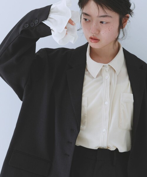 KBF（ケイビーエフ）の「フリルスリーブテーラードジャケット（テーラードジャケット・レディース・MOSS GRAY/CHARCOAL・One）」の18枚目の写真