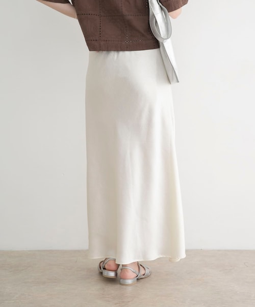 ITEMS URBANRESEARCH(アイテムズ アーバンリサーチ)の「ストレッチサテンスカート(スカート・レディース・WHT/BLK/BRN・Free)」の7枚目の写真
