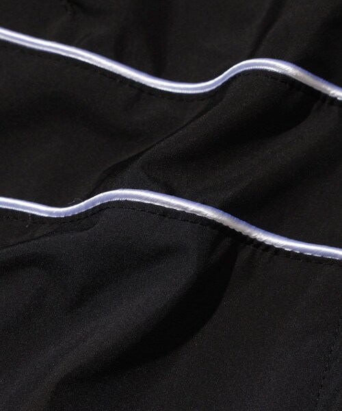 ADAM ET ROPE'(アダムエロペ)の「【BASICKS/ベイシックス】Cigarettes Shoulder Track Jacket(ブルゾン・メンズ・ブラック/グレー・XS)」の21枚目の写真