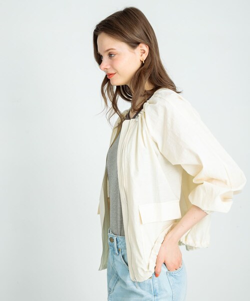 URBAN RESEARCH Sonny Label（アーバンリサーチサニーレーベル）の「ノーカラーギャザーブルゾン（ブルゾン・レディース・ブラック/ライトグレー/アイボリー・FREE）」の7枚目の写真