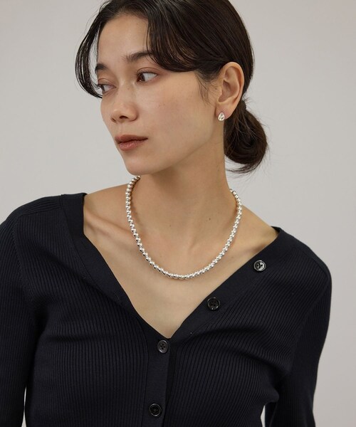 ADAM ET ROPE'（アダムエロペ）の「【J'aDoRe・店舗限定】【ERICKA NICOLAS BEGAY】ナバホパールネックレス7mm/45cm（ネックレス・レディース・シルバー・F）」の16枚目の写真