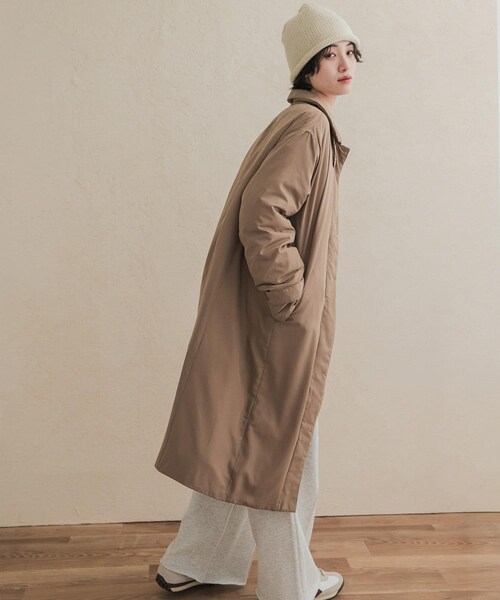 URBAN RESEARCH DOORS(アーバンリサーチドアーズ)の「ステッチレスライトダウンロングコート(テーラードジャケット・レディース・BLACK/KHK.BEG・Free)」の17枚目の写真