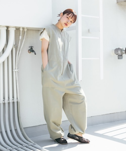KBF(ケイビーエフ)の「フロントZIPジャンプスーツ(サロペット/オーバーオール・レディース・CHARCOAL/IVORY/L.KHAKI・one)」の3枚目の写真
