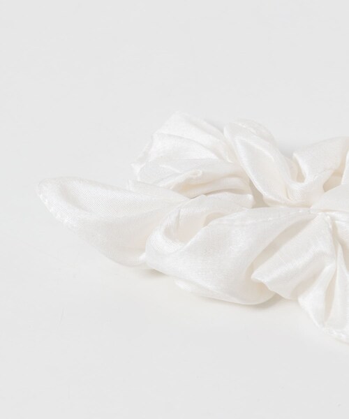 URBAN RESEARCH ROSSO（アーバンリサーチロッソ）の「heyep　Silk Square Mini Scrunchie 3P（ヘアゴム・レディース・BLACK/WHITE・-）」の6枚目の写真