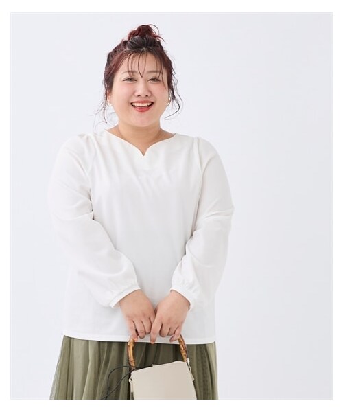 nissen（ニッセン）の「＜大きいサイズ＞きゃしゃ見えハートネックカットソートップス（Tシャツ/カットソー・レディース・オフホワイト/黒/グレージュ/ミントブルー・L/LL/3L/4L/5L/6L/8L/10L）」の11枚目の写真