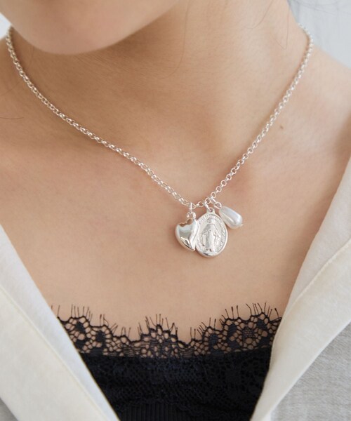 VIS（ビス）の「チャームコンビチェーンネックレス（ネックレス・レディース・ゴールド/シルバー・F）」の6枚目の写真