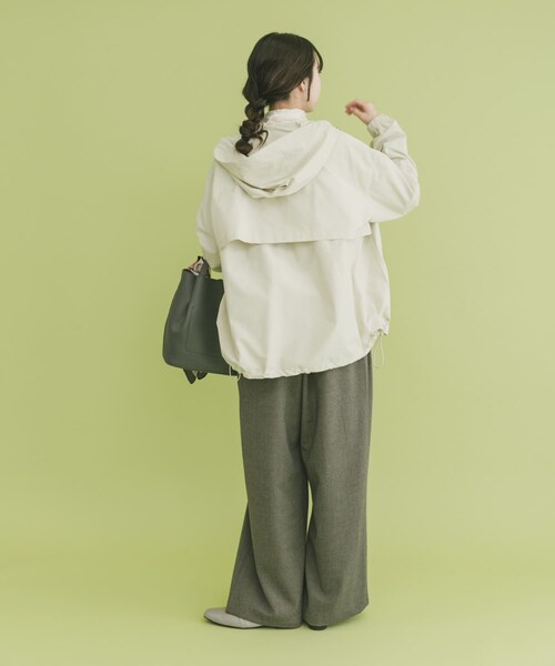 ITEMS URBANRESEARCH（アイテムズ アーバンリサーチ）の「『イージーケア』撥水マウンテンパーカー（マウンテンパーカー・レディース・K.BEG/BLK/ECRU・Free）」の13枚目の写真