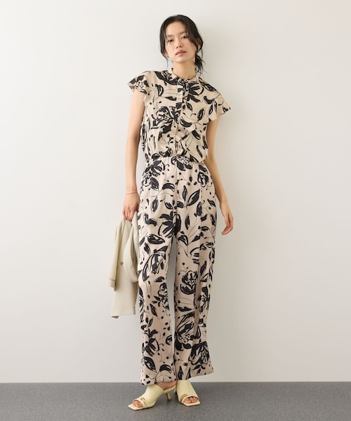ROPE'（ロペ）の「【DEVEAUX(デヴォー)】フラワープリントドレープカラーブラウス/セットアップ対応（シャツ/ブラウス・レディース・ブラック系/ベージュ系・F）」の9枚目の写真