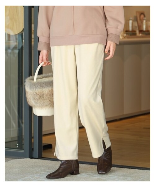 nissen（ニッセン）の「大きいサイズ太畝もちもち裏ベロアストレートパンツ（ゆったりヒップ）（パンツ・レディース・オフホワイト/チャコールグレー/ブラウン・L/LL/3L/4L/5L/6L/8L/10L）」の6枚目の写真