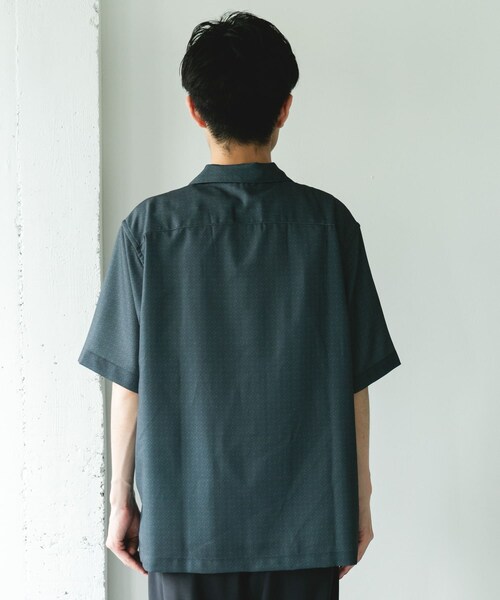 URBAN RESEARCH DOORS(アーバンリサーチドアーズ)の「セオアルファアプリントオープンカラーシャツ(シャツ/ブラウス・メンズ・CHARCOAL/BLUE・M/L)」の4枚目の写真