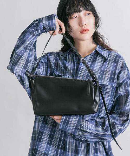 KBF（ケイビーエフ）の「アシンメトリースリムショルダーBAG（ショルダーバッグ・レディース・BLACK/IVORY/CAMEL・one）」の11枚目の写真