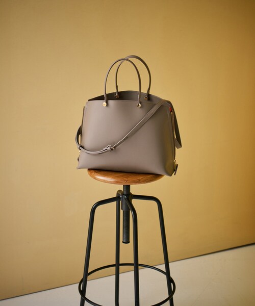 ROPE'(ロペ)の「【E'POR】Y BAG Medium【軽量】【メディア掲載】(ハンドバッグ・レディース・ベージュ/ネイビー/ライトグレー/ダークブラウン/ブラック/オフホワイト/ベージュ系/ワイン/パープル系・F)」の16枚目の写真