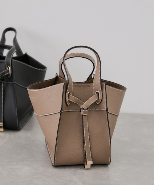 VIS(ビス)の「【復刻/J’aDoRe JUN ONLINE限定】フロントタイバッグ/マルチWAY(トートバッグ・レディース・ブラック/グレー系/ベージュ系・F)」の4枚目の写真