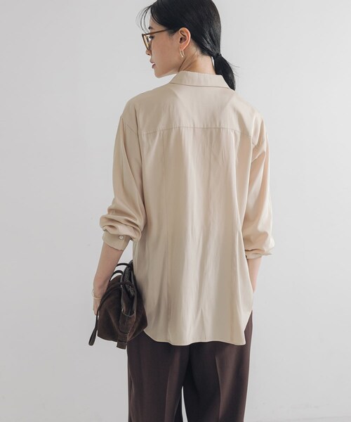 URBAN RESEARCH(アーバンリサーチ)の「レギュラーカラーシルキーシャツ(Tシャツ/カットソー・レディース・OFF/L.BEIGE・FREE)」の15枚目の写真