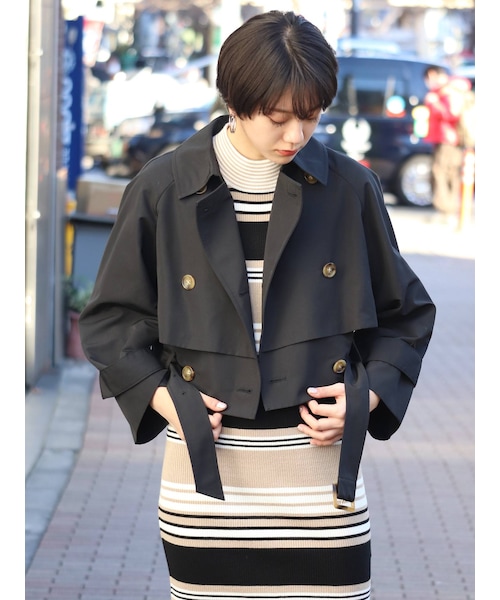 MURUA（ムルーア）の「ベルテッドショートトレンチ（トレンチコート・レディース・ブラック/ベージュ/カーキ・F）」の2枚目の写真