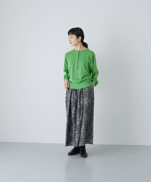 かぐれ（カグレ）の「コットンカシミヤヘンリーネックニット（ニット/セーター・レディース・YELLOW/GREEN/BLACK・Free）」の22枚目の写真