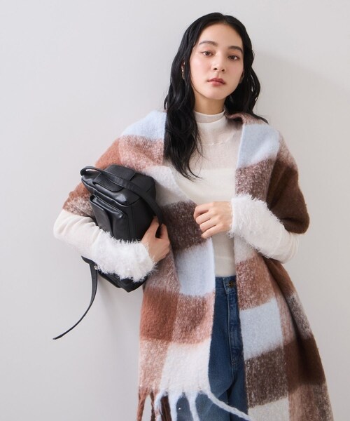 VIS（ビス）の「ふわふわフリンジチェックマフラー/静電気防止（マフラー・レディース・チャコール/ブラウン系/ブルー系/イエロー系・F）」の9枚目の写真